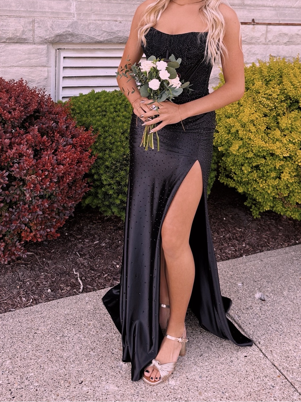 Elegant Black Strapless Evening Gown with Thigh Slit